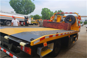 新巴尔虎右旗附近拖车电话号码服务